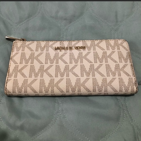 EVERYTHING MUST GO! - Picture 8 of 16